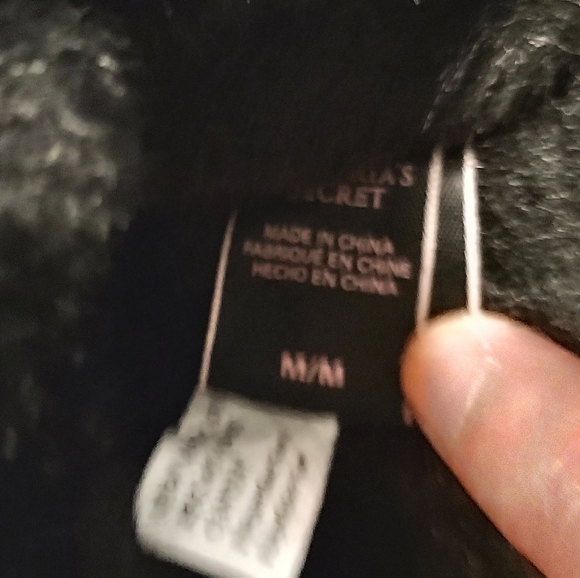 Victoria Secret Closed-Toe Faux Fur Slippers Logo - Picture 7 of 8